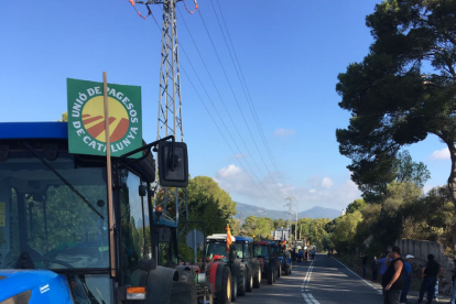 Arrenquen marxes pageses amb tractors en defensa de l'1-O per tot Catalunya