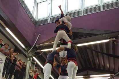 El local de la Colla Jove es converteix en l'escenari de la Diada Blava dels Xiquets del Serrallo