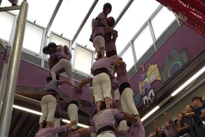 El local de la Colla Jove es converteix en l'escenari de la Diada Blava dels Xiquets del Serrallo