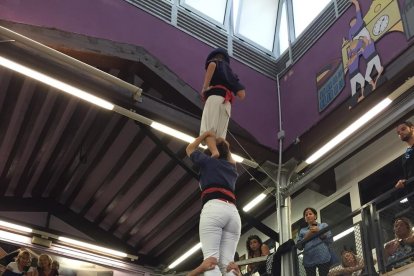 El local de la Colla Jove es converteix en l'escenari de la Diada Blava dels Xiquets del Serrallo