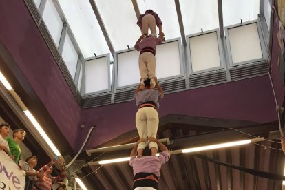 El local de la Colla Jove es converteix en l'escenari de la Diada Blava dels Xiquets del Serrallo