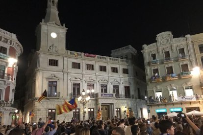 Miles de personas celebran en Tarragona y en Reus la declaración de la República Catalana
