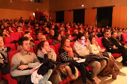 El judici al Rei i la Concubina té com a protagonistes els Jocs, el Procés i l'oci nocturn