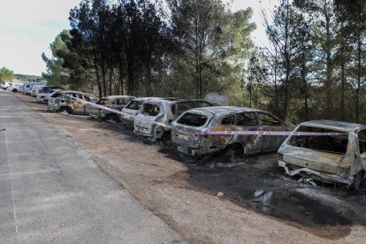 Els cotxes cremats a l'estació de l'AVE podrien haver estat forçats