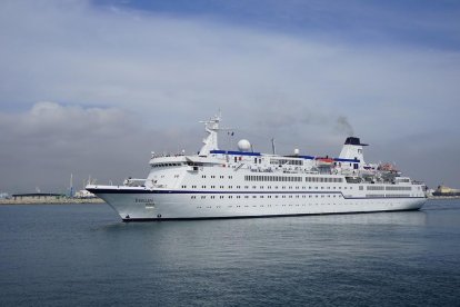 El crucero Berlín llega al Port de Tarragona con más de 400 pasajeros