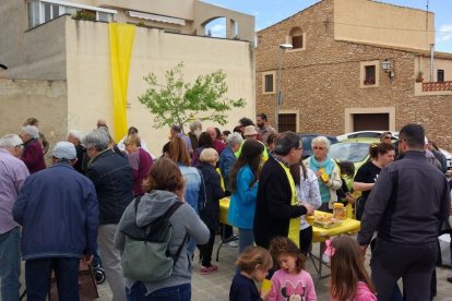 Vecinos de Santa Oliven bautizan una plaza con el nombre de 1 de Octubre