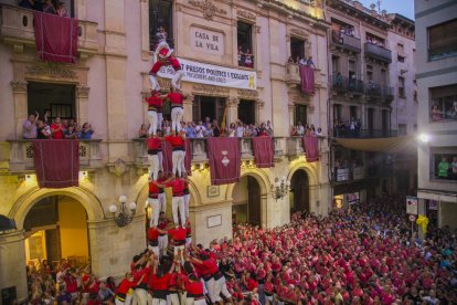 4 de 9 amb folre de la Colla Joves.