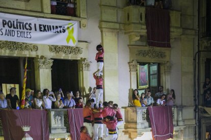 4 de 9 amb el pilar de la Colla Vella.