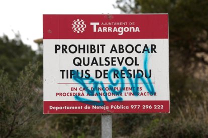 Aparecen montañas de escombros al solar que acogerá la nueva escuela del Arrebatamiento