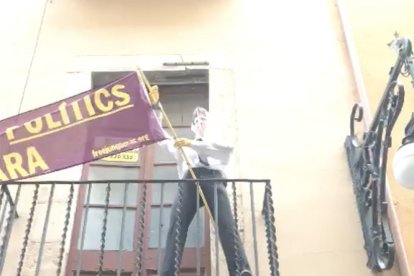 Un 'Puigdemont' reivindicatiu apareix al carrer Major de Tarragona