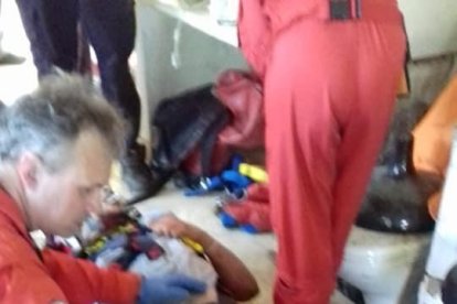 Rescatan a un chico de 21 años que había caído en un pozo de 19 metros en Valls