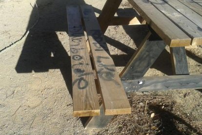 Denuncias actos vandálicos en el parque infantil del Priorat de Banyeres