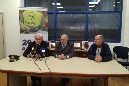 La Policía Nacional entrega una carretilla elevadora al Banc dels Aliments de las comarcas de Tarragona