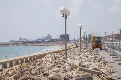 El arcén del paseo Rafael Casanova se ha repuesto por un error de la constructora