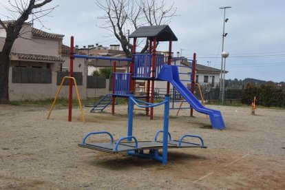 Torredembarra instala columpios adaptados en los parques infantiles