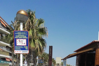 Cambrils autoriza terrazas de bar en el tramo de paseo del 'top manta'