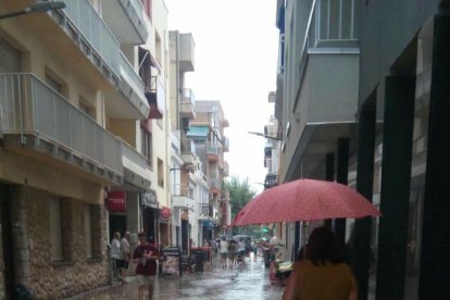 Las fuertes lluvias afectan a toda la zona marítima de Calafell, que ha quedado inundada