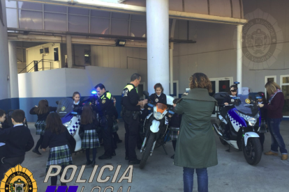Alumnos del Sagrat Cor visitan las instalaciones de la Policía Local del Vendrell