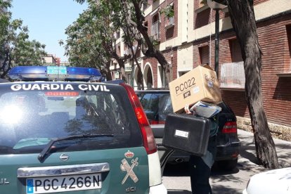 Expectació per una inspecció en un basar xinès a Tarragona