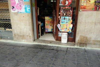 Queixes per la manca de control amb els gossos al carrer Eivissa