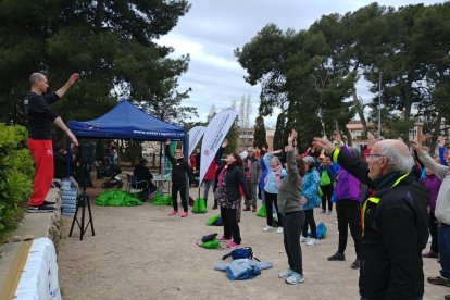 Unes 150 persones participen a la caminada 'A bon pas fem salut'