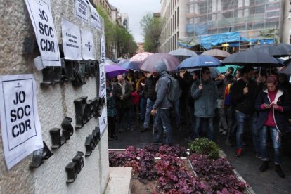 La lluvia no para el clamor en defensa de los CDR en Reus y Tarragona