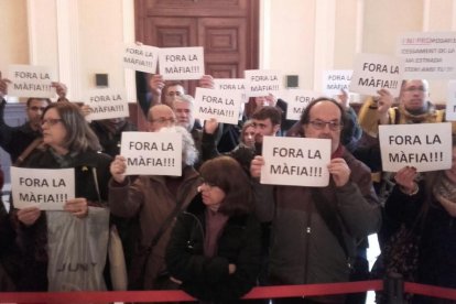 Plenari municipal a Tarragona ple de protestes laborals i polítiques