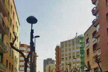 Cambian 280 farolas por los orines de los perros