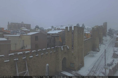 L'interior del Camp de Tarragona es desperta emblanquinat