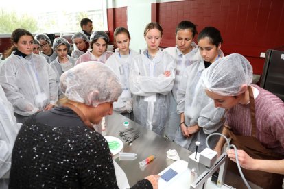 La URV vol augmentar el nombre de dones que estudien Enginyeria