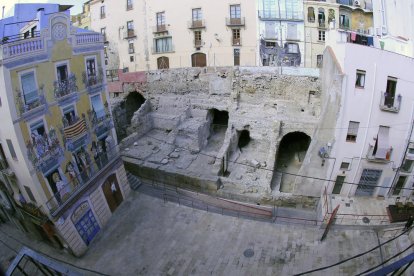 Les grades metàl·liques del Circ romà generen controvèrsia i crítiques