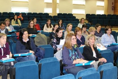 Comadronas del ICS forman a farmacéuticos colegiados en Tarragona en amamantamiento materno