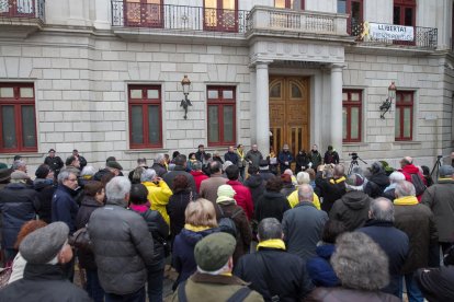 Desenes de persones es concentren a Tarragona i a Reus en suport a la immersió lingüística