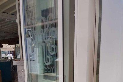 Entren a robar dues vegades en poc més de dues hores en un restaurant d'El Serrallo