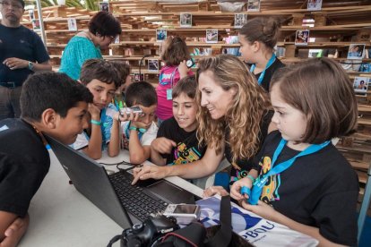 El Minipop inunda la plaza Verdaguer de mini instantes