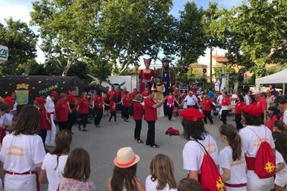 Los Amics dels Gegants participan en un encuentro de bestiario en la ciudad francesa de Montblanc