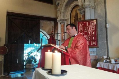 Los tarraconenses llenan la iglesia del Portal del Carro para la ofrenda floral
