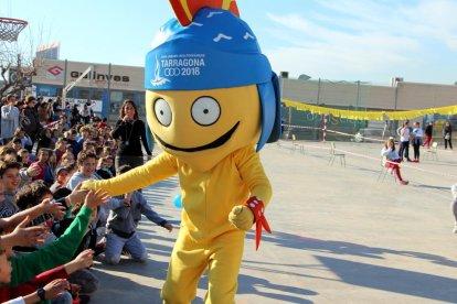 Tarracvs dóna els premis de la campanya “De l'escola als aparadors” als alumnes de la Portalada