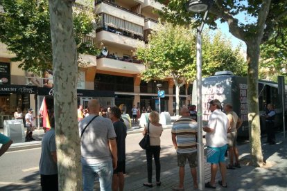 Momentos tensión en Salou con la llegada de un autocar de Òmnium