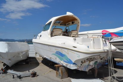 Una quincena de embarcaciones están abandonadas a la Costa Daurada