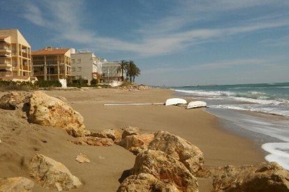 Desapareix el varador del Francàs, al Vendrell, i el mar escampa les barques