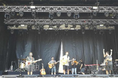 Love of Lesbian se prepara para el concierto de esta noche en Tarragona