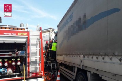 Un muerto en un accidente con cuatro camiones implicados en l'N-340 en Alcanar