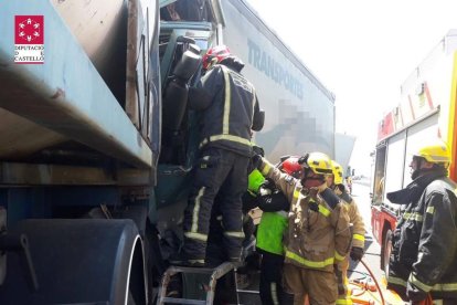 Un muerto en un accidente con cuatro camiones implicados en l'N-340 en Alcanar