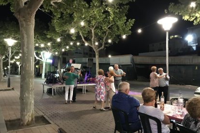 El tradicional 'Sopar de les estrelles' del Morell reúne a 150 personas