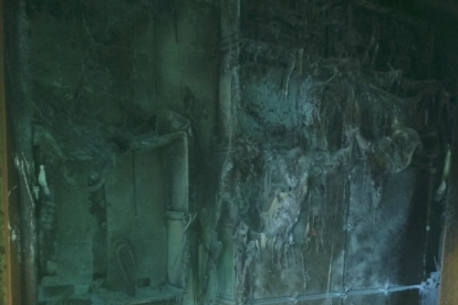 Un incendi d'un quadre elèctric al carrer del Vapor mobilitza tres dotacions dels Bombers