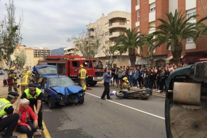 Simulacro de accidente en l'Hospitalet de l'Infant dirigido ls vecinos y alumnos de secundaria