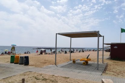 Cambrils amplía los servicios para personas con movilidad reducida en las playas