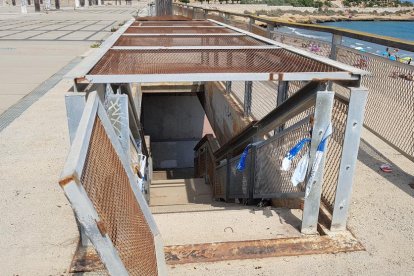 Plataforma del Milagro: vallas forzadas y sensesostre viviendo en el interior