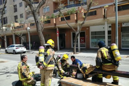 Quema completamente una tienda de ropa en Tortosa